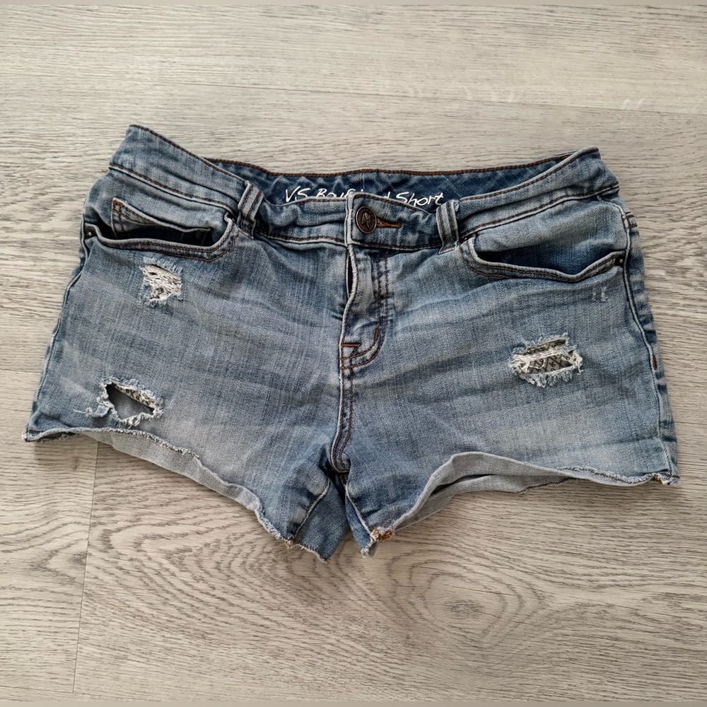 Victoria's Secret Boyfriend distressed denim shorts size 4